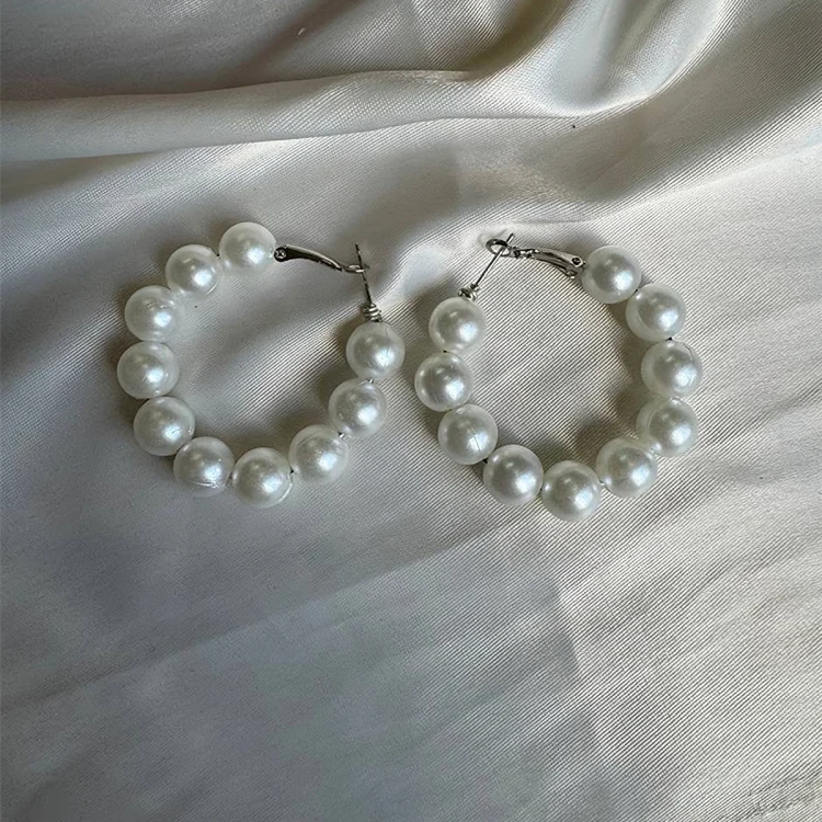 Amalia Simple Pearl Earrings