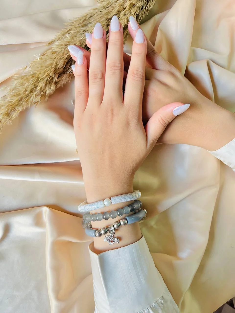 Noor Delicate Bracelet - Acrylic - Image 2