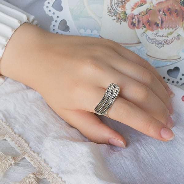 Sandra Simple Ring - Image 2