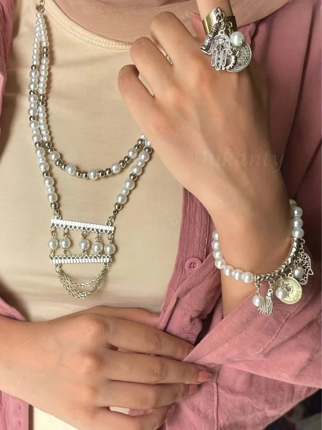 White Lolly Majorca Set With Pendant - Image 3